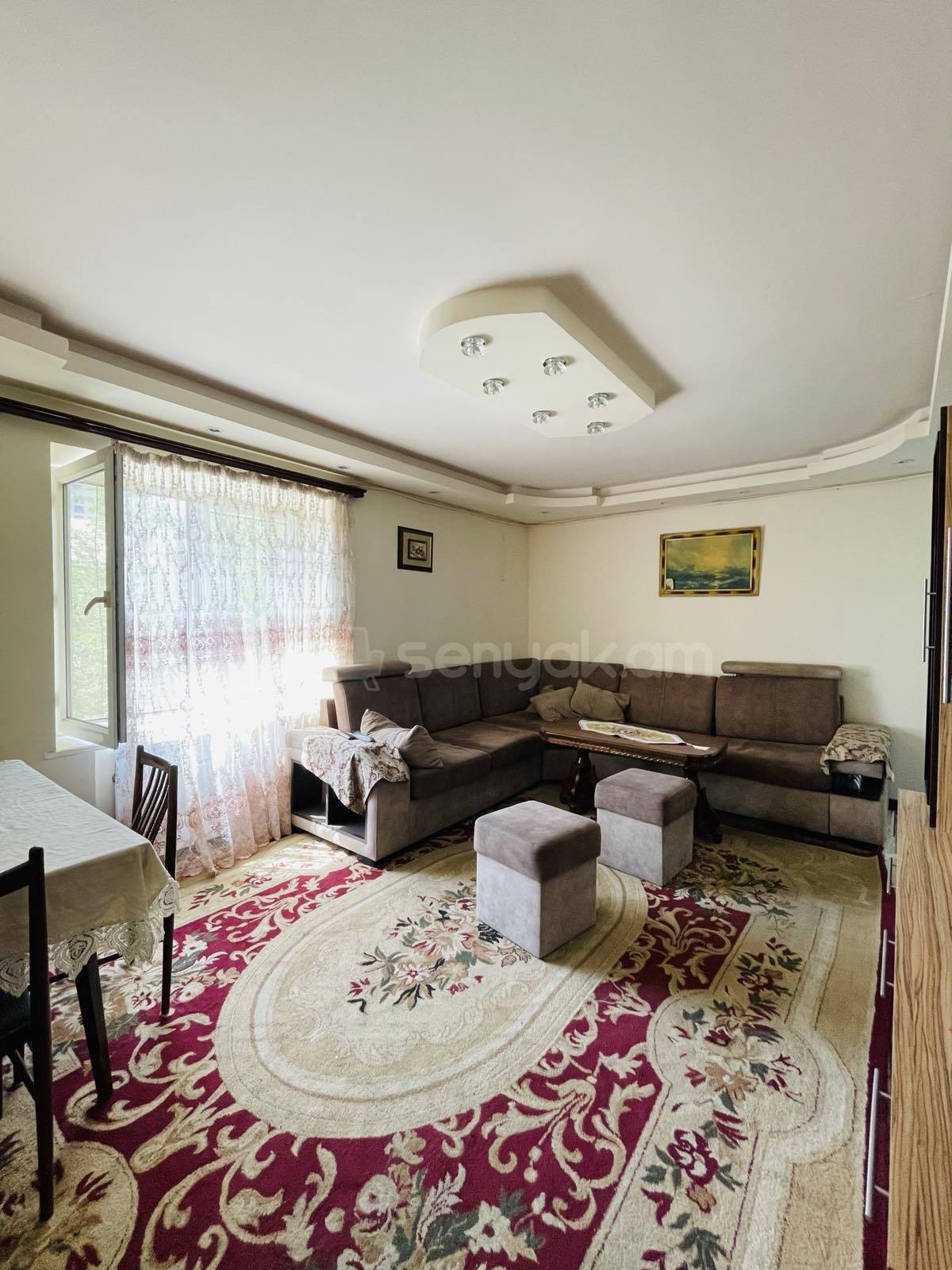 3 Սենյականոց Բնակարան Քարե Շենքում, 65քմ, 3/4 հարկ, Նորմալ Վիճակում, Կահավորված