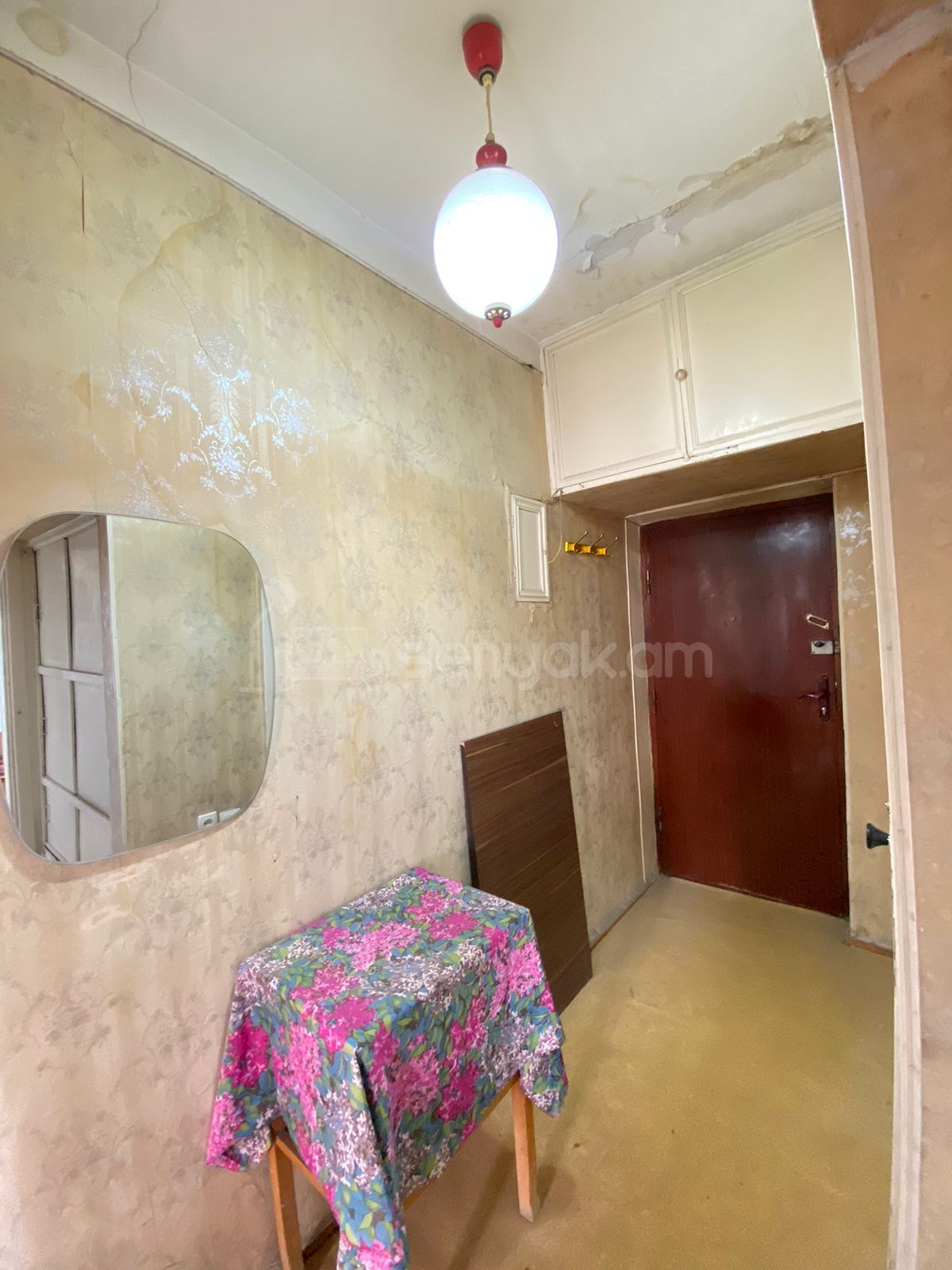 1 Սենյականոց Բնակարան Քարե Շենքում, 39քմ, 3/5 հարկ, Նորմալ Վիճակում