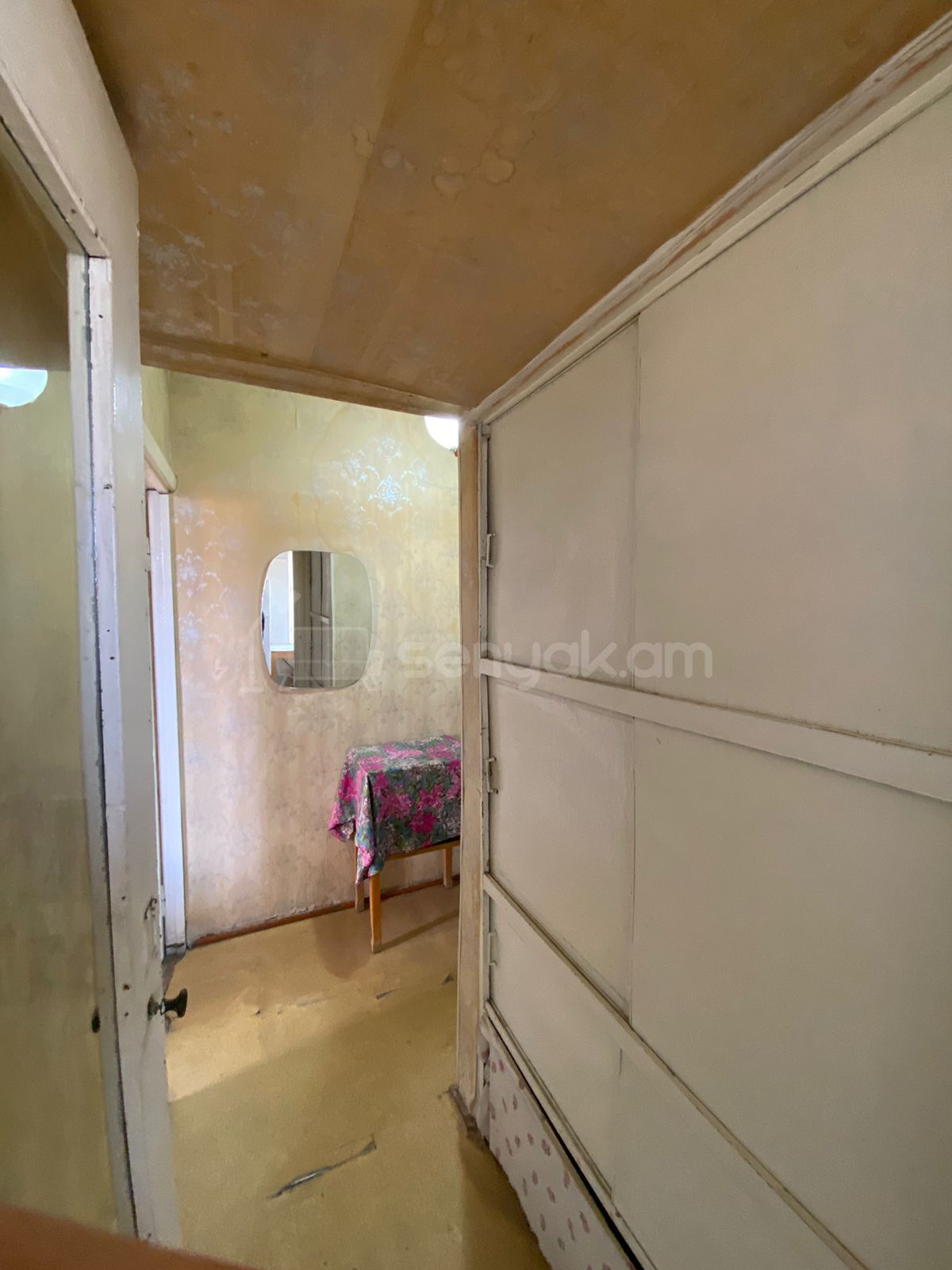 1 Սենյականոց Բնակարան Քարե Շենքում, 39քմ, 3/5 հարկ, Նորմալ Վիճակում