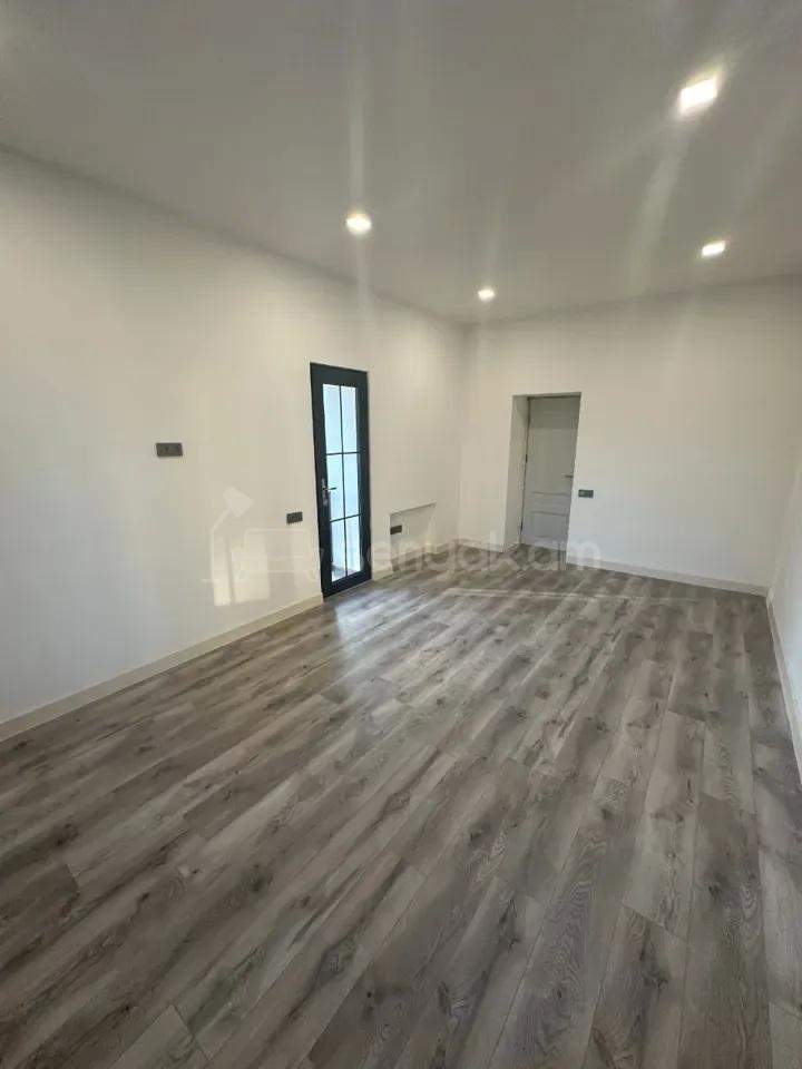 1 Սենյականոց Բնակարան Քարե Շենքում, 47քմ, 3/5 հարկ, Կապիտալ Վերանորոգված