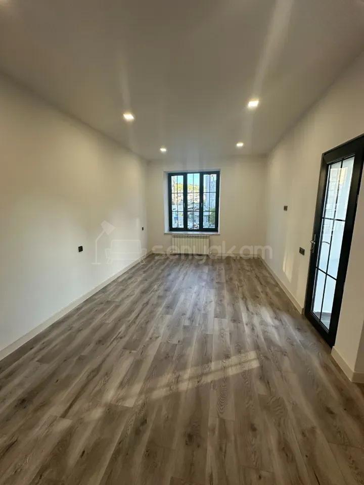 1 Սենյականոց Բնակարան Քարե Շենքում, 47քմ, 3/5 հարկ, Կապիտալ Վերանորոգված