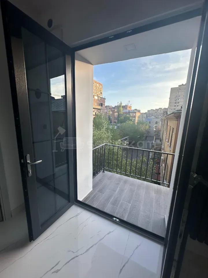 1 Սենյականոց Բնակարան Քարե Շենքում, 47քմ, 3/5 հարկ, Կապիտալ Վերանորոգված