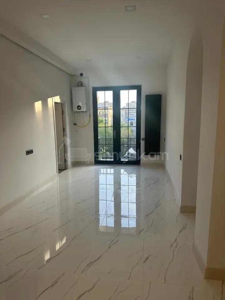 1 Սենյականոց Բնակարան Քարե Շենքում, 47քմ, 3/5 հարկ, Կապիտալ Վերանորոգված