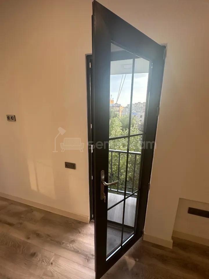 1 Սենյականոց Բնակարան Քարե Շենքում, 47քմ, 3/5 հարկ, Կապիտալ Վերանորոգված