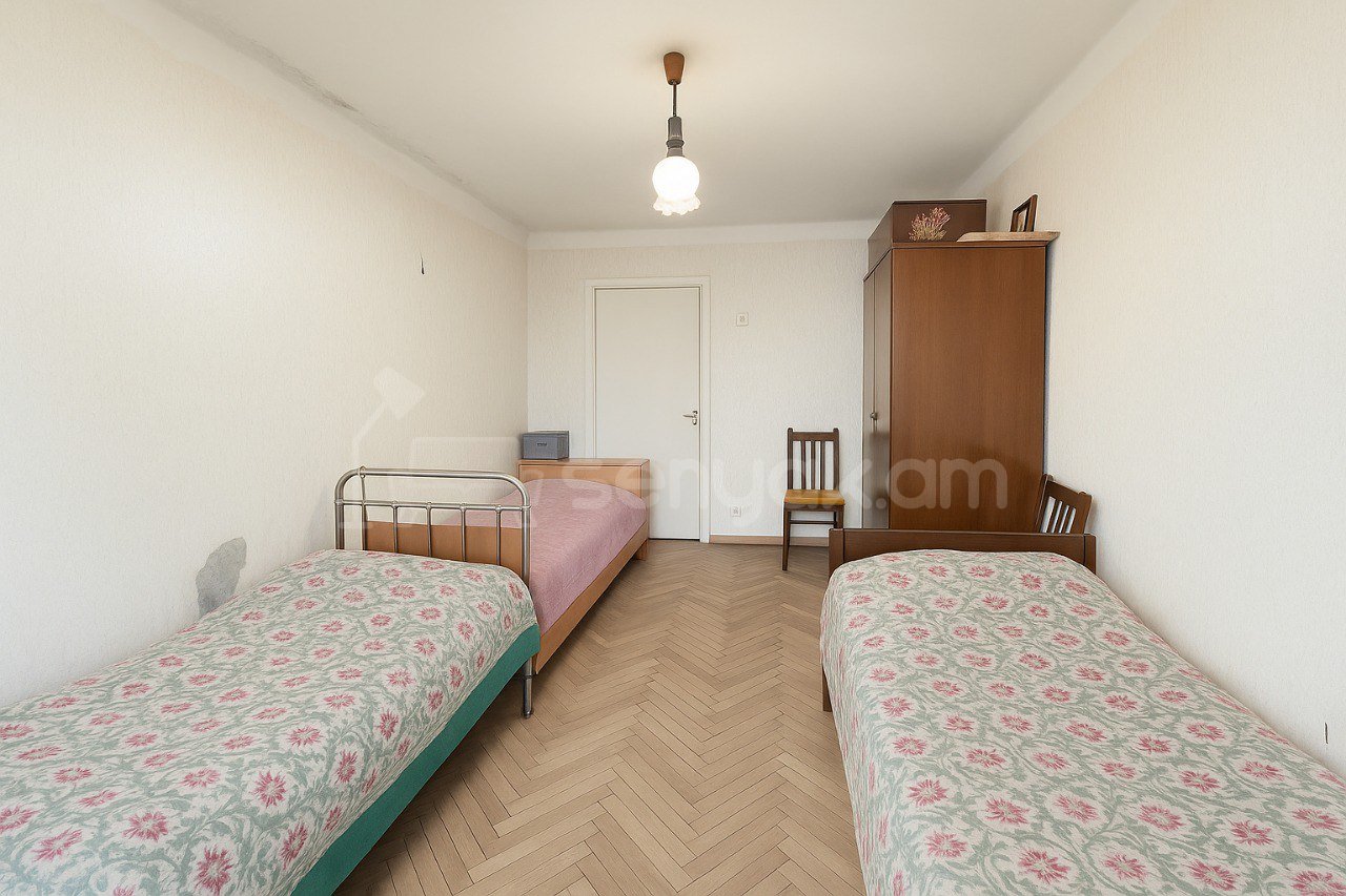 3 Սենյականոց Բնակարան Քարե Շենքում, 70քմ, 2/4 հարկ, Պետական Վիճակում