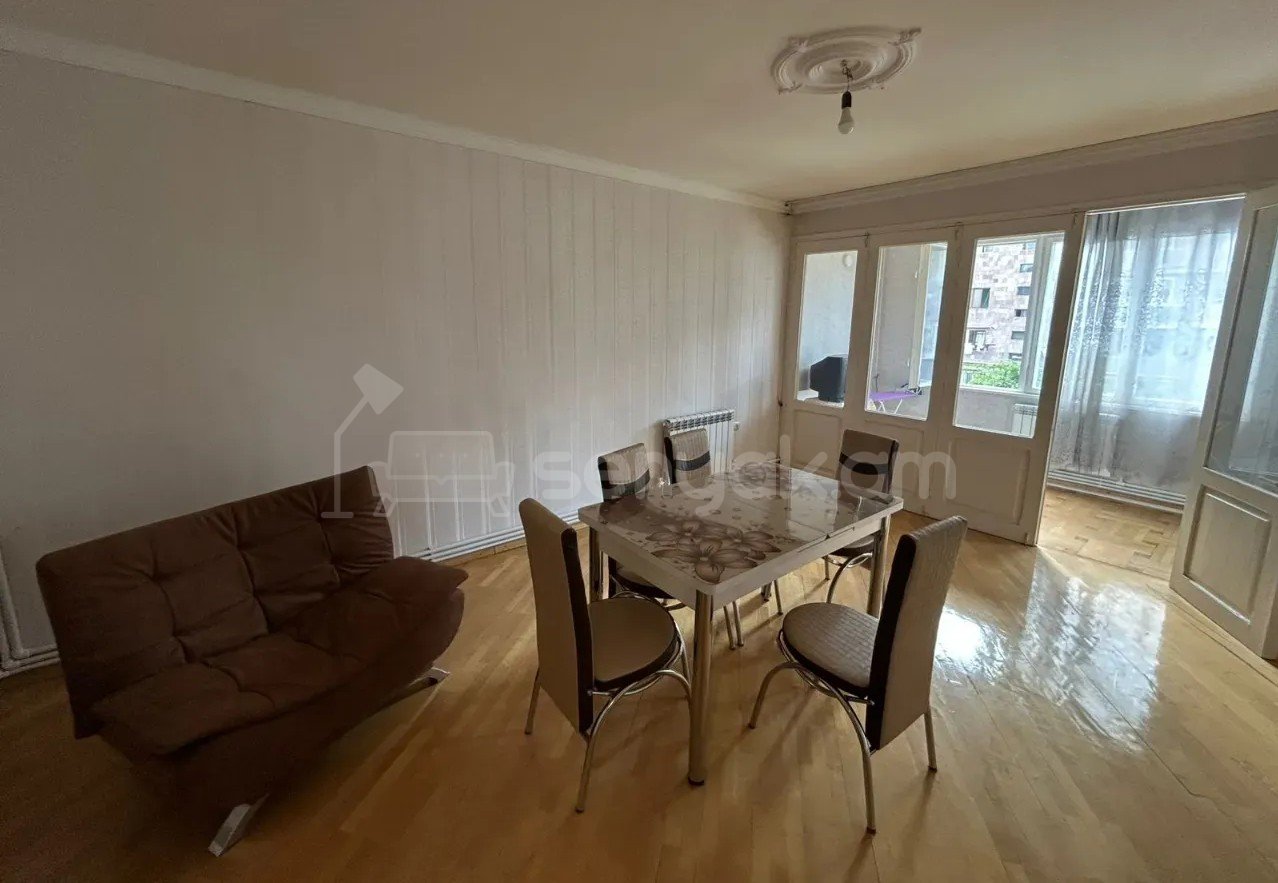 3 Սենյականոց Բնակարան Քարե Շենքում, 76քմ, 3/5 հարկ, Կապիտալ Վերանորոգված, Կահավորված, Արևկող