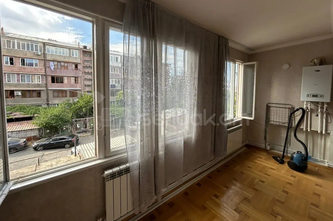 3 Սենյականոց Բնակարան Քարե Շենքում, 76քմ, 3/5 հարկ, Կապիտալ Վերանորոգված, Կահավորված, Արևկող