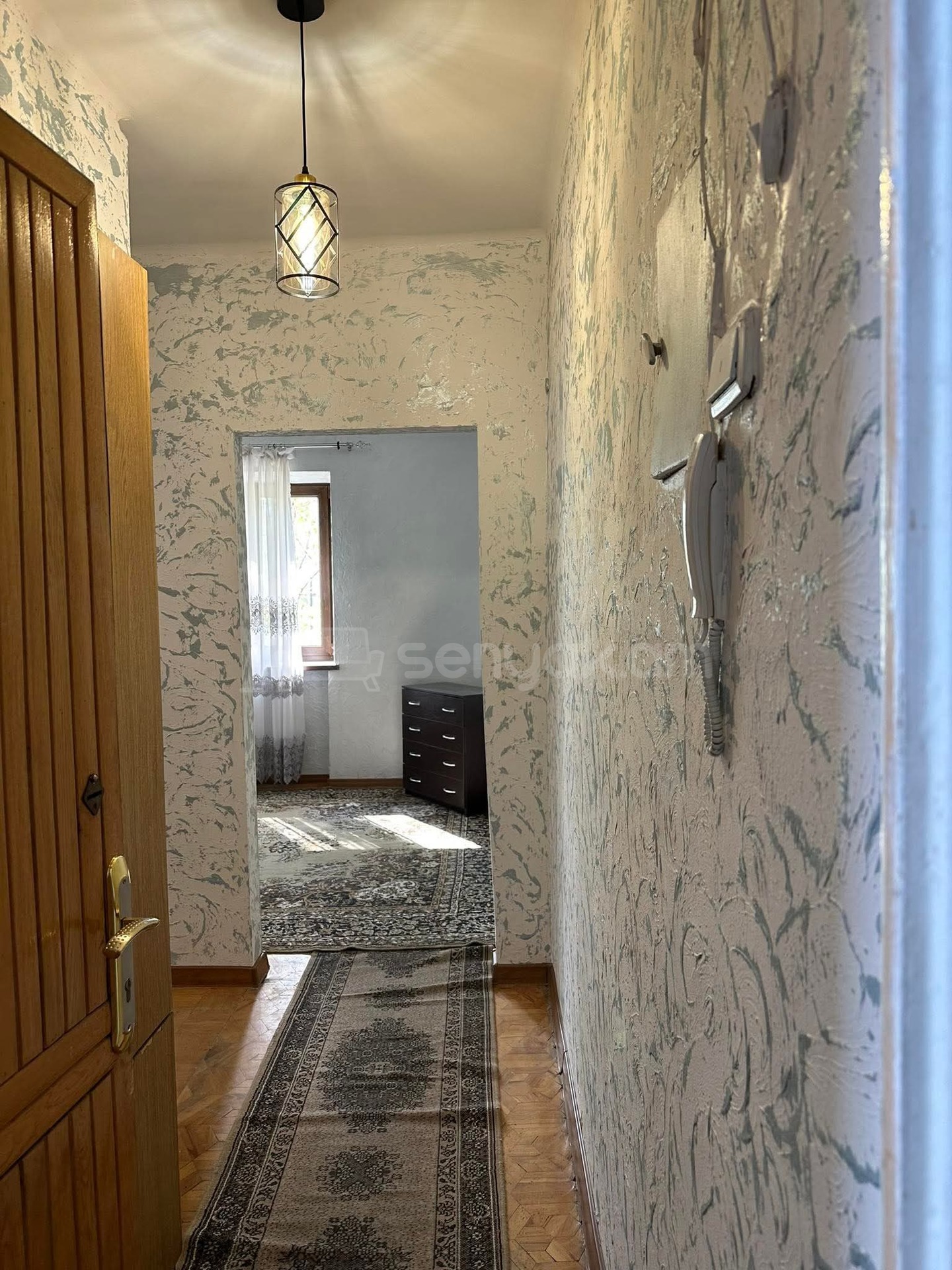 3 Սենյականոց Բնակարան Քարե Շենքում, 55քմ, 3/5 հարկ, Նորմալ Վիճակում, Մասամբ Կահավորված, Արևկող