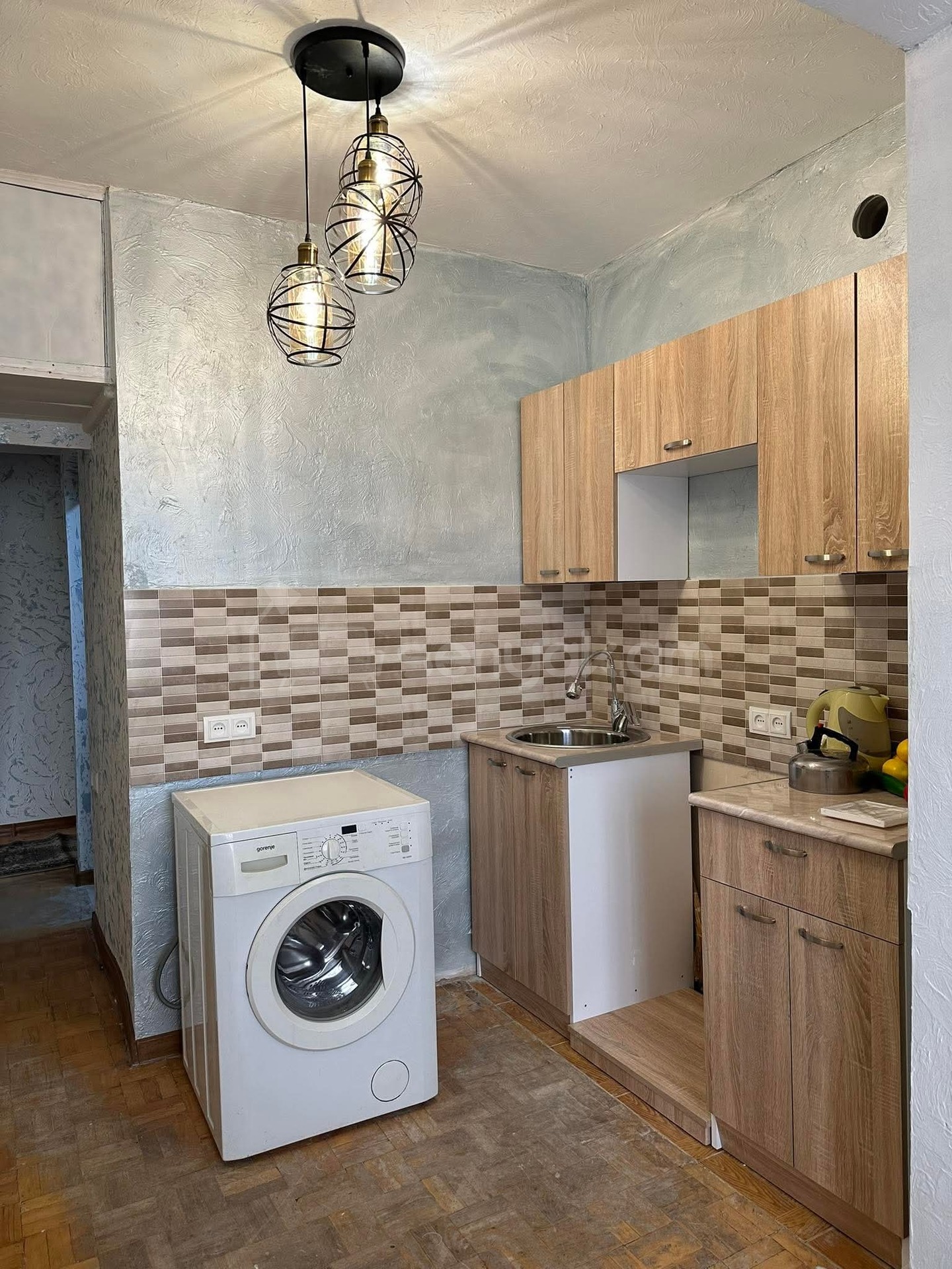 3 Սենյականոց Բնակարան Քարե Շենքում, 55քմ, 3/5 հարկ, Նորմալ Վիճակում, Մասամբ Կահավորված, Արևկող