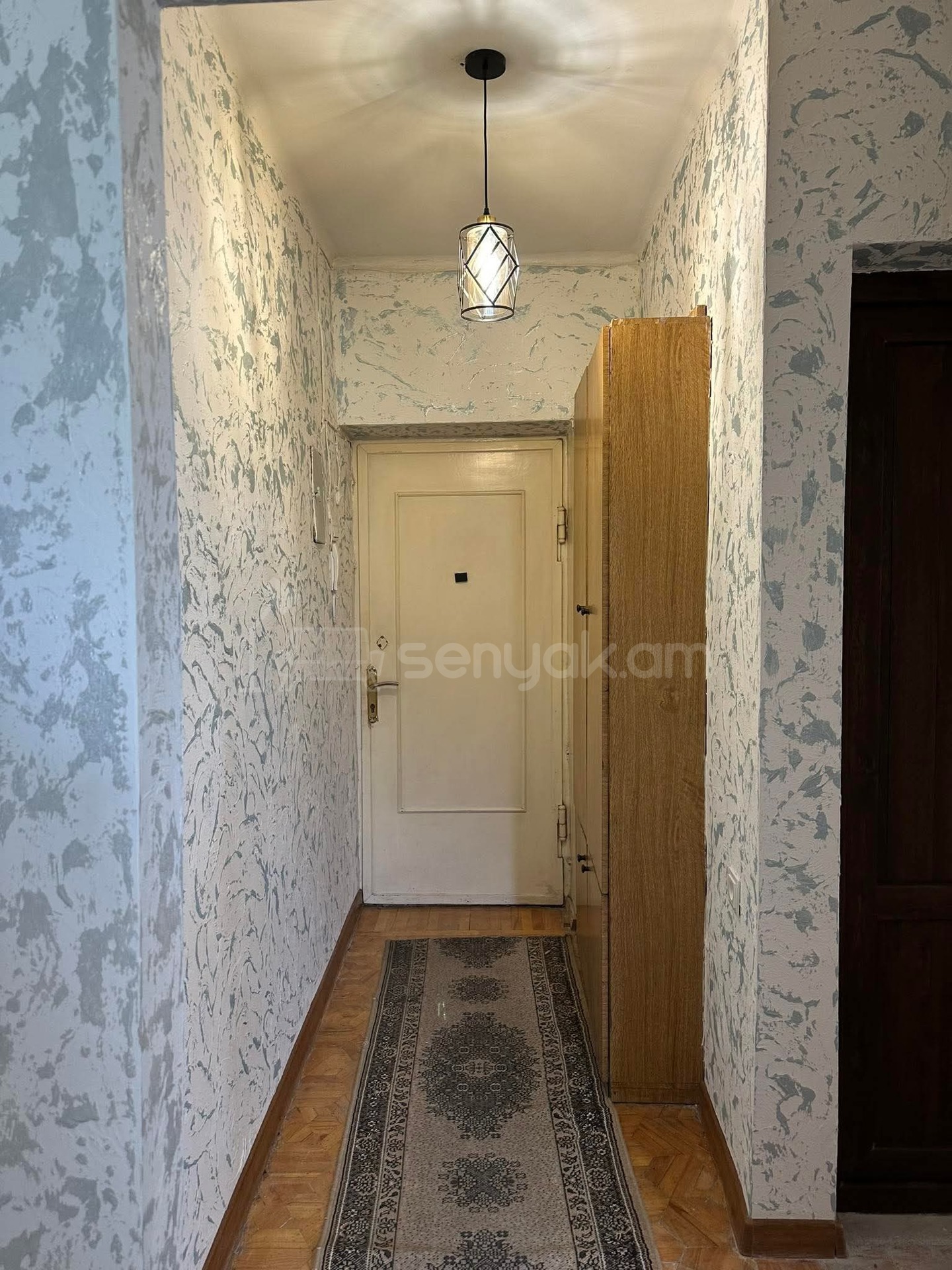 3 Սենյականոց Բնակարան Քարե Շենքում, 55քմ, 3/5 հարկ, Նորմալ Վիճակում, Մասամբ Կահավորված, Արևկող