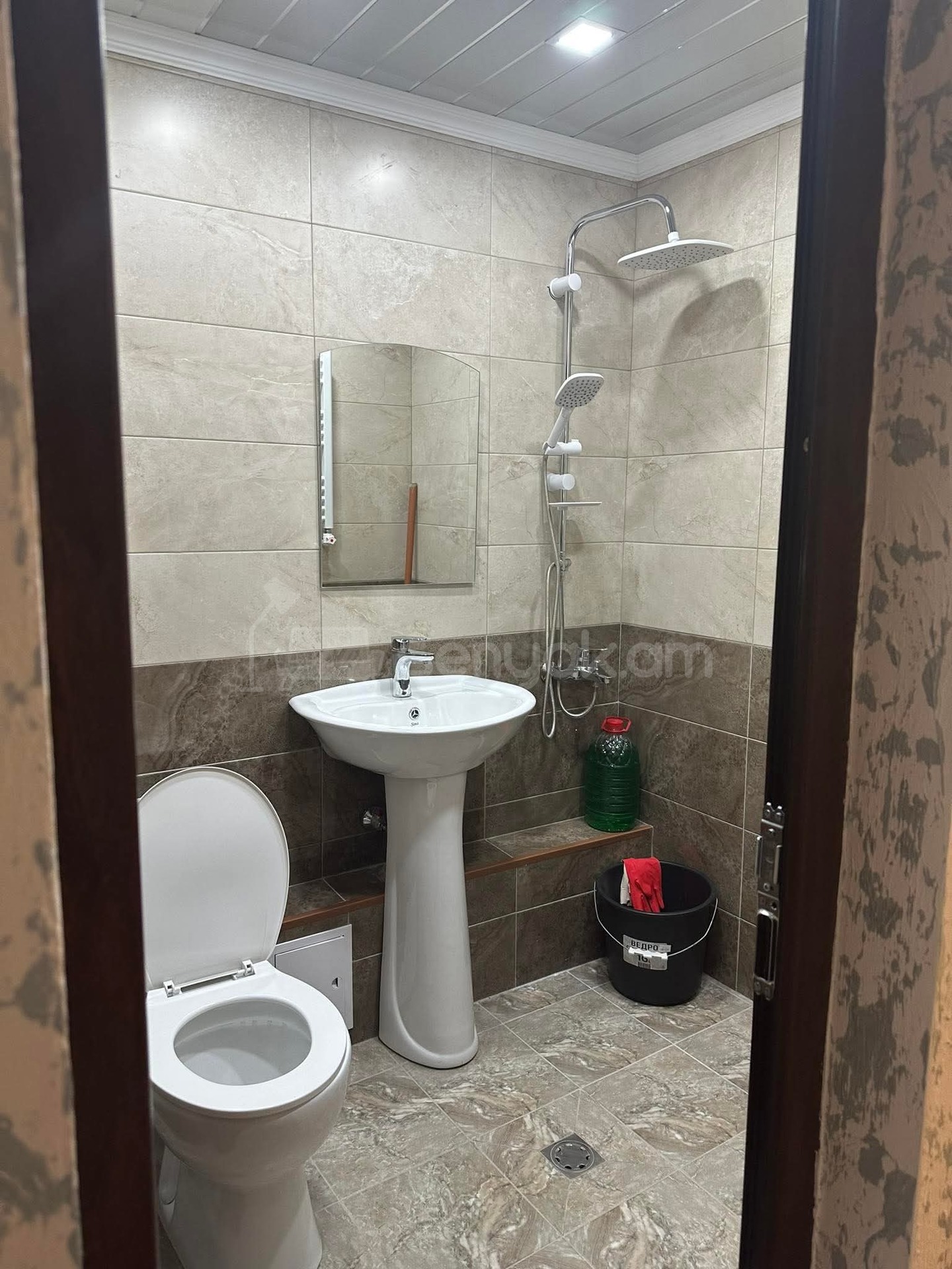 3 Սենյականոց Բնակարան Քարե Շենքում, 55քմ, 3/5 հարկ, Նորմալ Վիճակում, Մասամբ Կահավորված, Արևկող