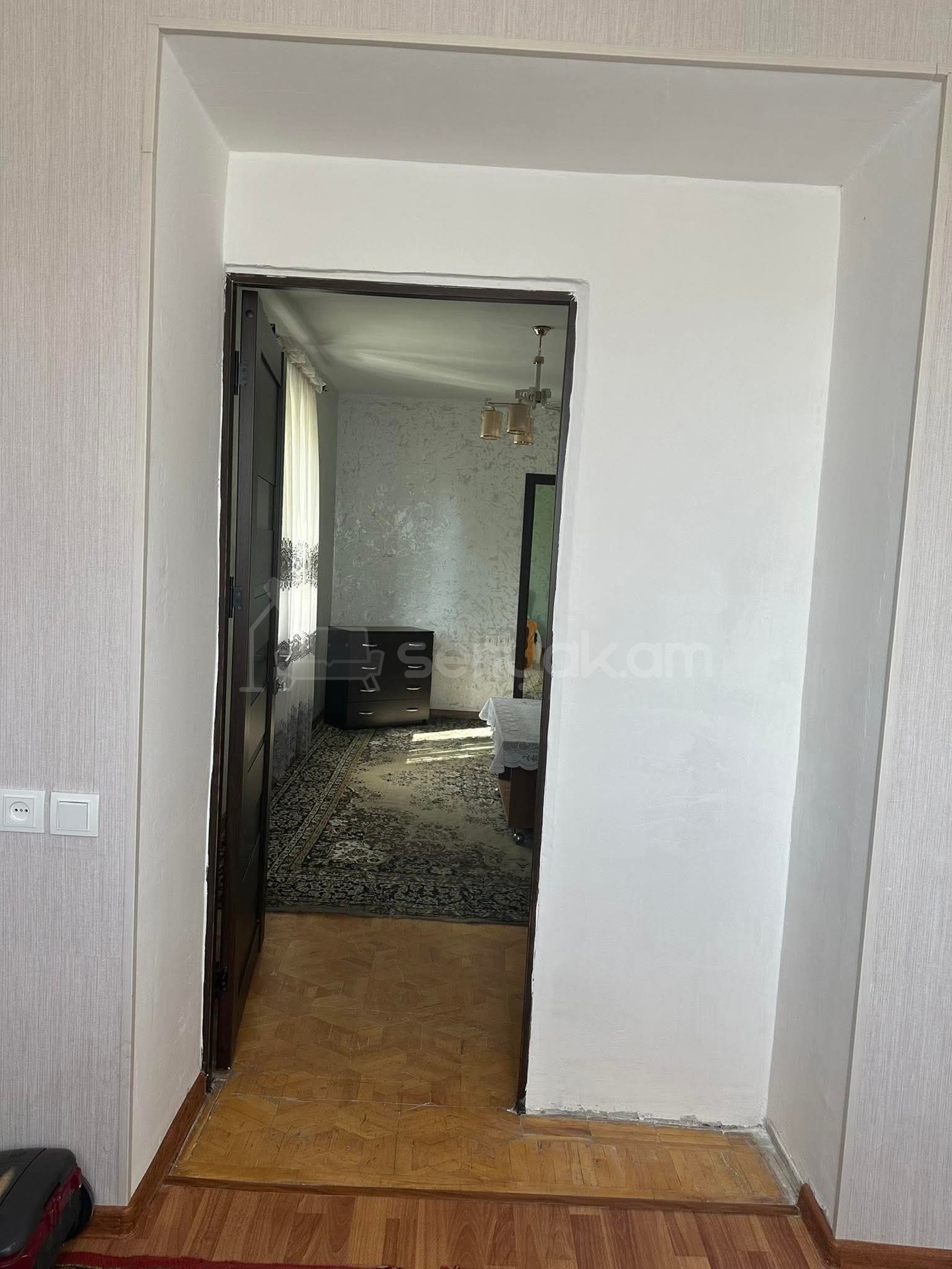 3 Սենյականոց Բնակարան Քարե Շենքում, 55քմ, 3/5 հարկ, Նորմալ Վիճակում, Մասամբ Կահավորված, Արևկող