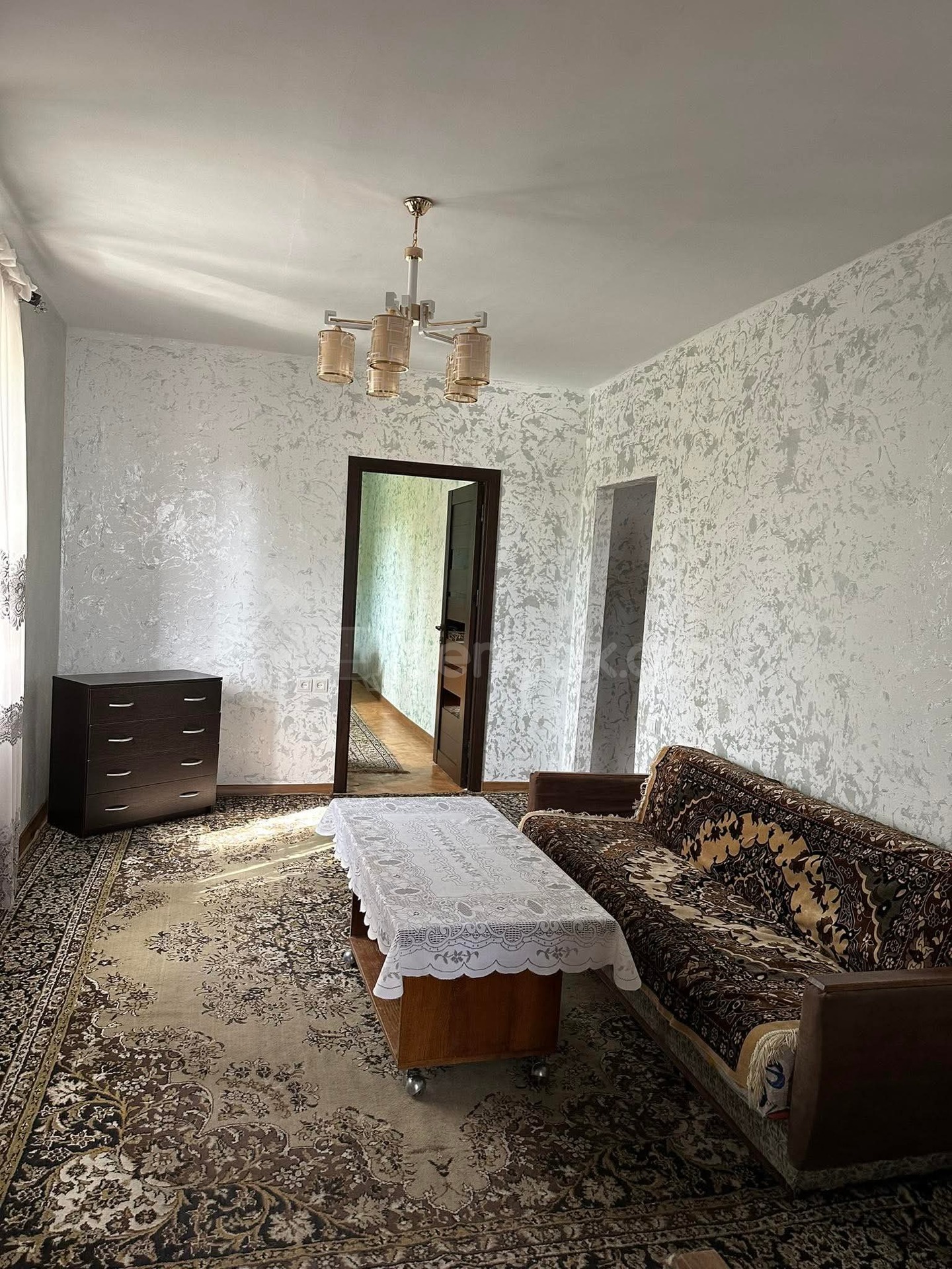 3 Սենյականոց Բնակարան Քարե Շենքում, 55քմ, 3/5 հարկ, Նորմալ Վիճակում, Մասամբ Կահավորված, Արևկող