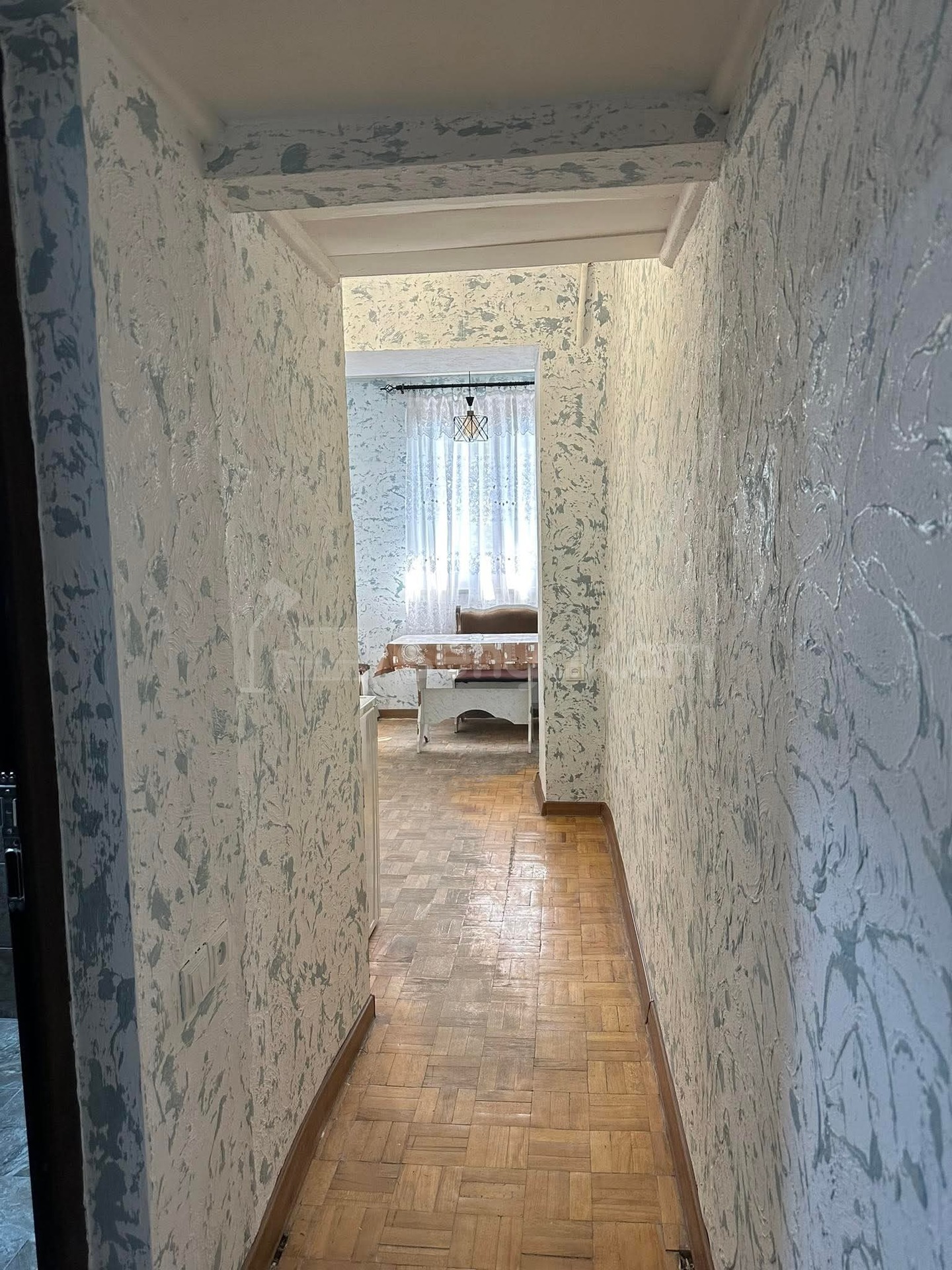 3 Սենյականոց Բնակարան Քարե Շենքում, 55քմ, 3/5 հարկ, Նորմալ Վիճակում, Մասամբ Կահավորված, Արևկող