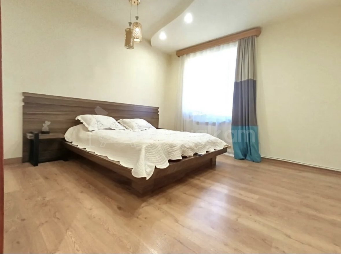 3 Սենյականոց Բնակարան Քարե Շենքում, 95քմ, 6/8 հարկ, Կապիտալ Վերանորոգված