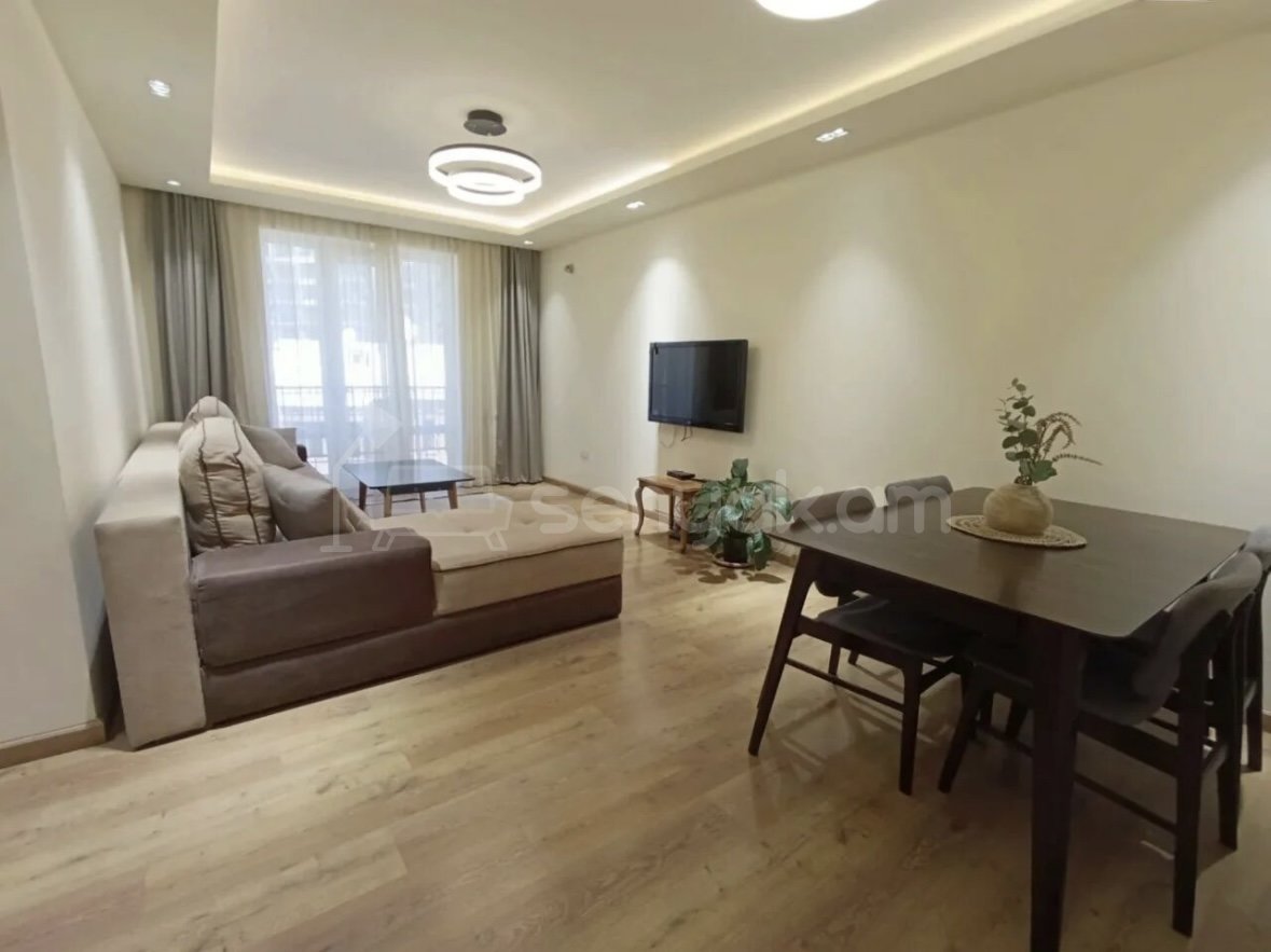 3 Սենյականոց Բնակարան Քարե Շենքում, 95քմ, 6/8 հարկ, Կապիտալ Վերանորոգված