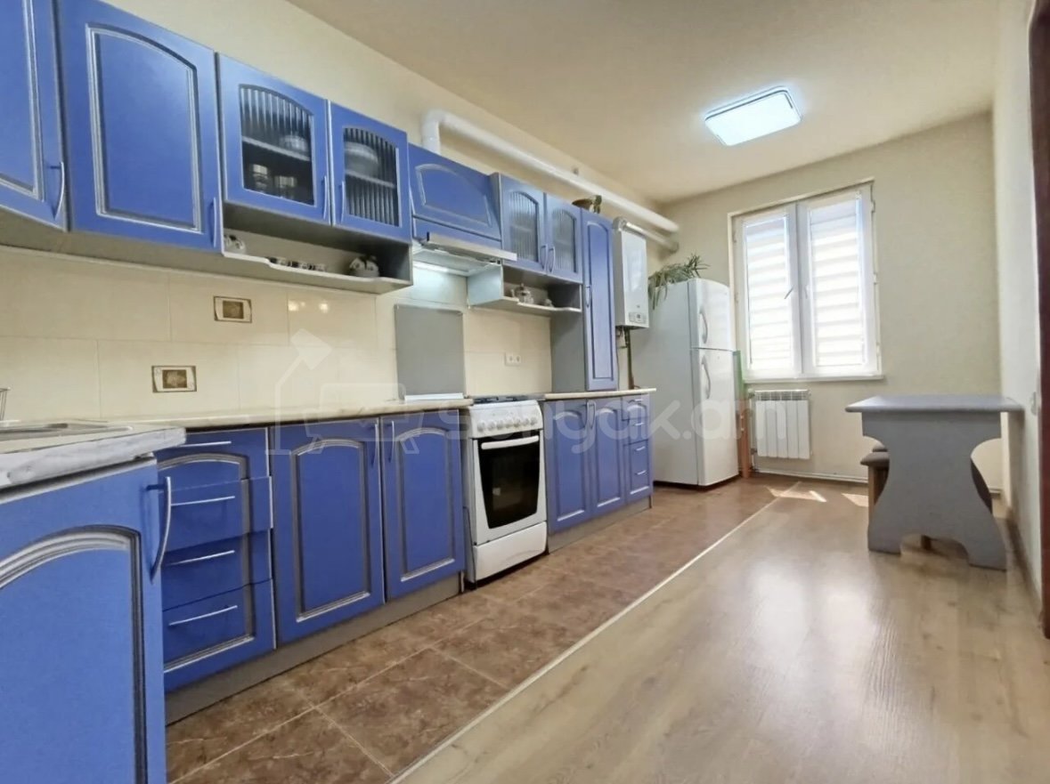 3 Սենյականոց Բնակարան Քարե Շենքում, 95քմ, 6/8 հարկ, Կապիտալ Վերանորոգված