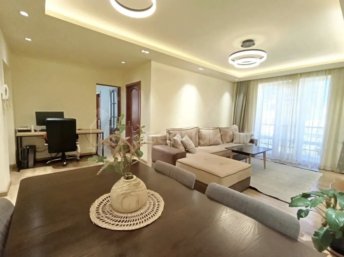 3 Սենյականոց Բնակարան Քարե Շենքում, 95քմ, 6/8 հարկ, Կապիտալ Վերանորոգված