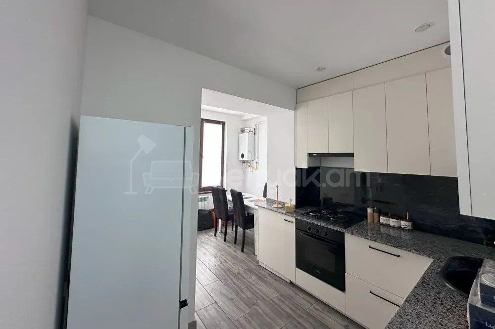 2 Սենյականոց Բնակարան Քարե Շենքում, 52քմ, 4/5 հարկ, Դիզայներական Վերանորոգված, Կահավորված