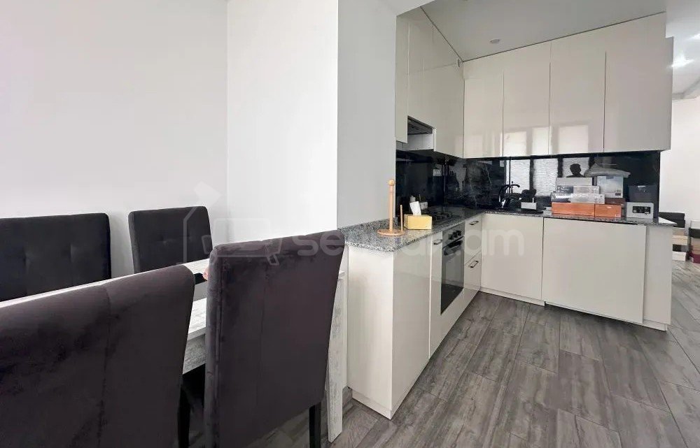 2 Սենյականոց Բնակարան Քարե Շենքում, 52քմ, 4/5 հարկ, Դիզայներական Վերանորոգված, Կահավորված