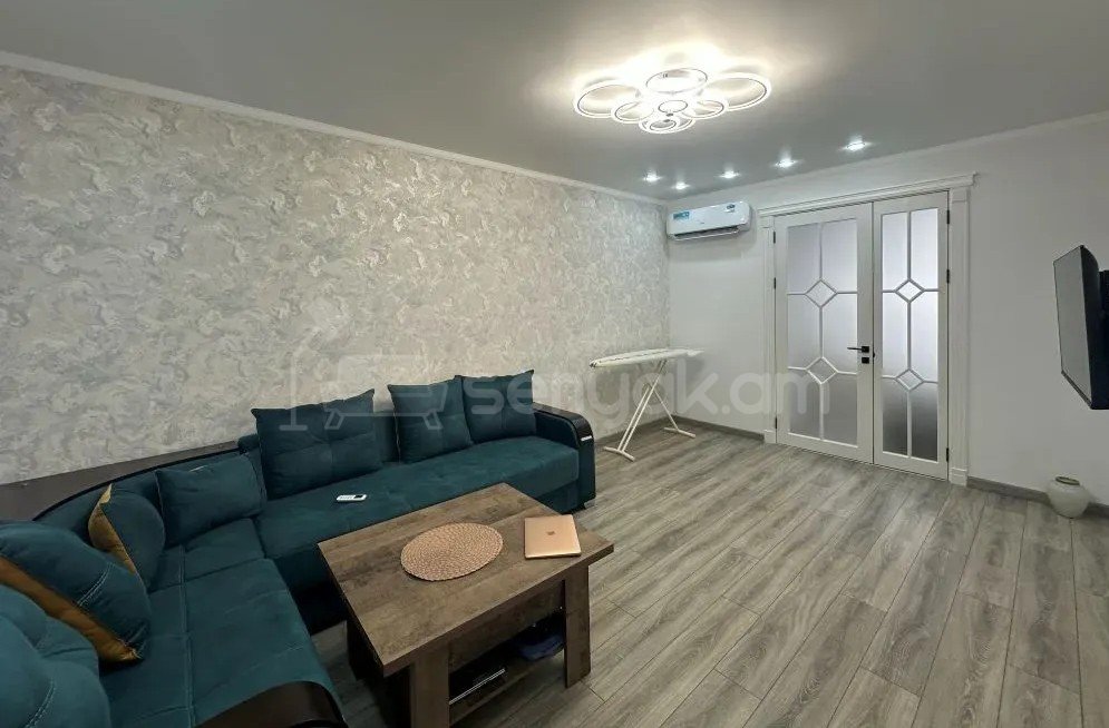 2 Սենյականոց Բնակարան Քարե Շենքում, 52քմ, 4/5 հարկ, Դիզայներական Վերանորոգված, Կահավորված