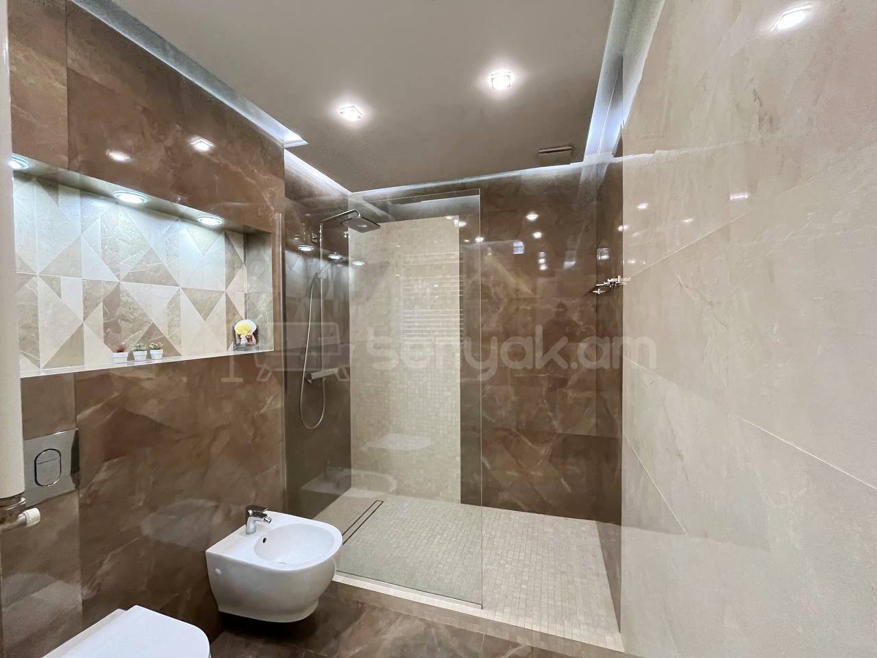 3 Սենյականոց Բնակարան Նորակառույցում, 130քմ, 11/13 հարկ, Դիզայներական Վերանորոգված, Կահավորված