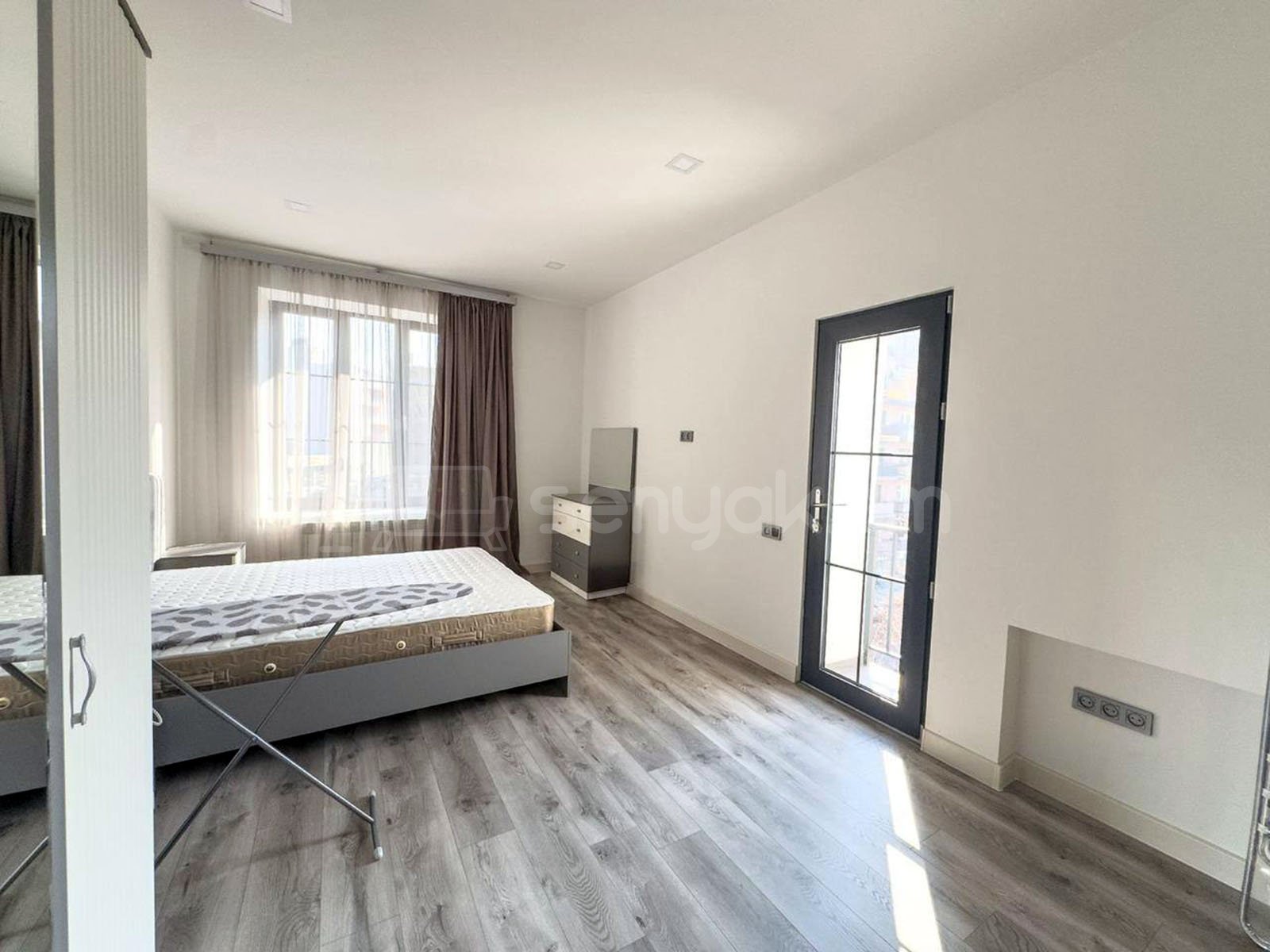 1 Սենյականոց Բնակարան Քարե Շենքում, 45քմ, 3/4 հարկ, Դիզայներական Վերանորոգված