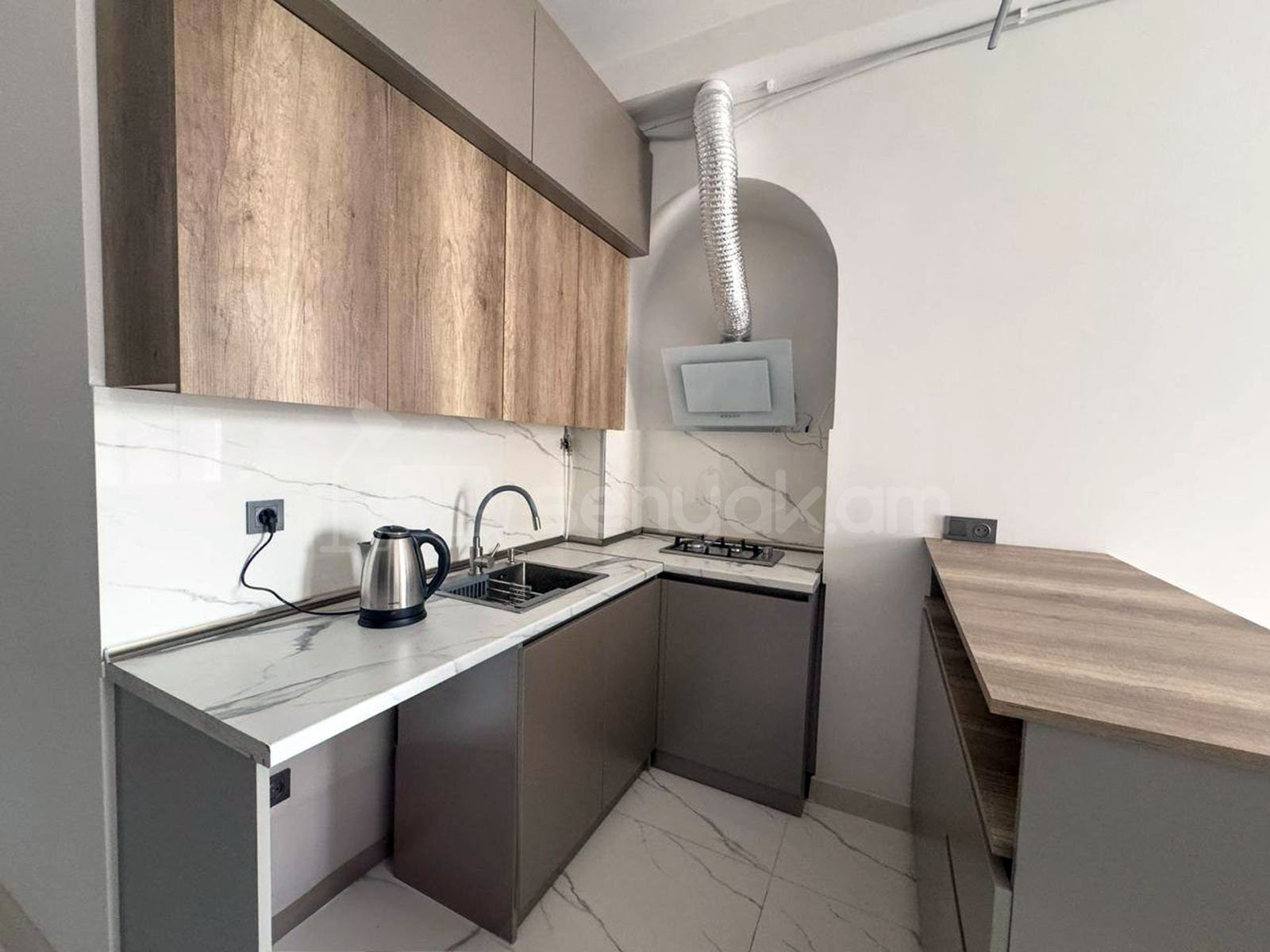 1 Սենյականոց Բնակարան Քարե Շենքում, 45քմ, 3/4 հարկ, Դիզայներական Վերանորոգված