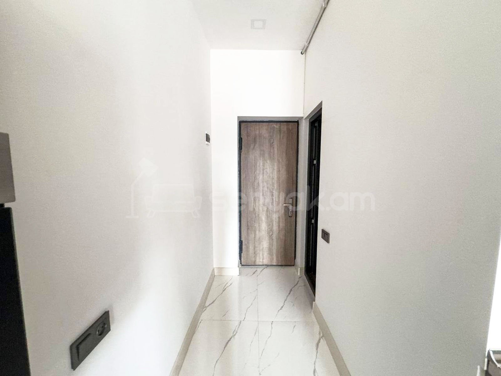 1 Սենյականոց Բնակարան Քարե Շենքում, 45քմ, 3/4 հարկ, Դիզայներական Վերանորոգված