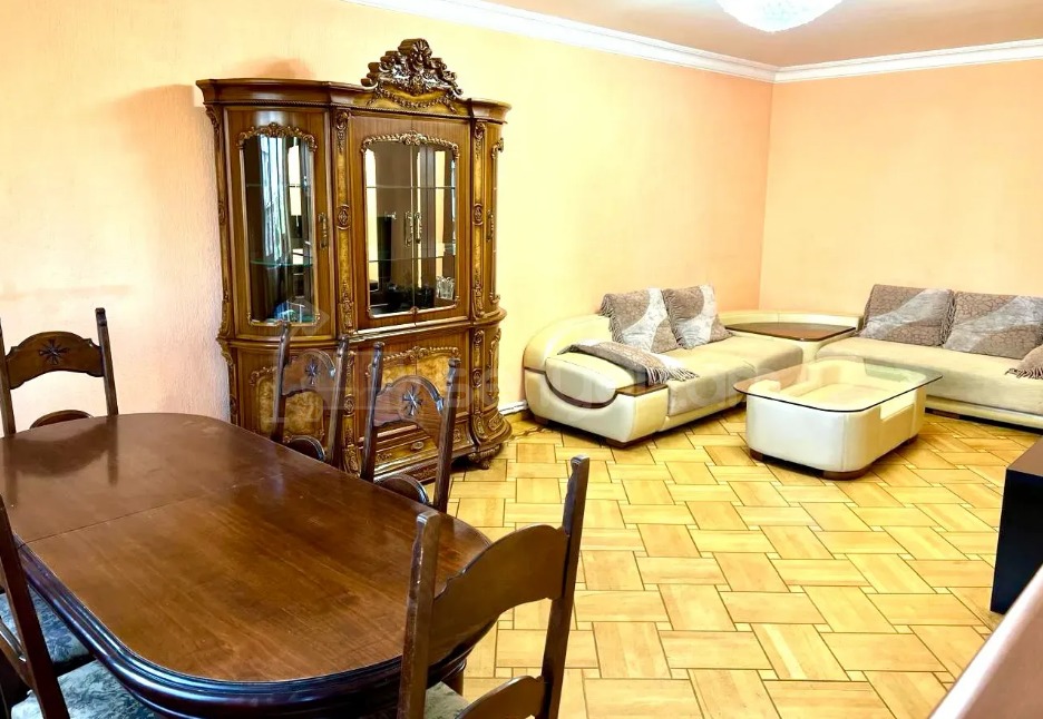 3 Սենյականոց Բնակարան Քարե Շենքում, 73քմ, 3/5 հարկ, Կապիտալ Վերանորոգված