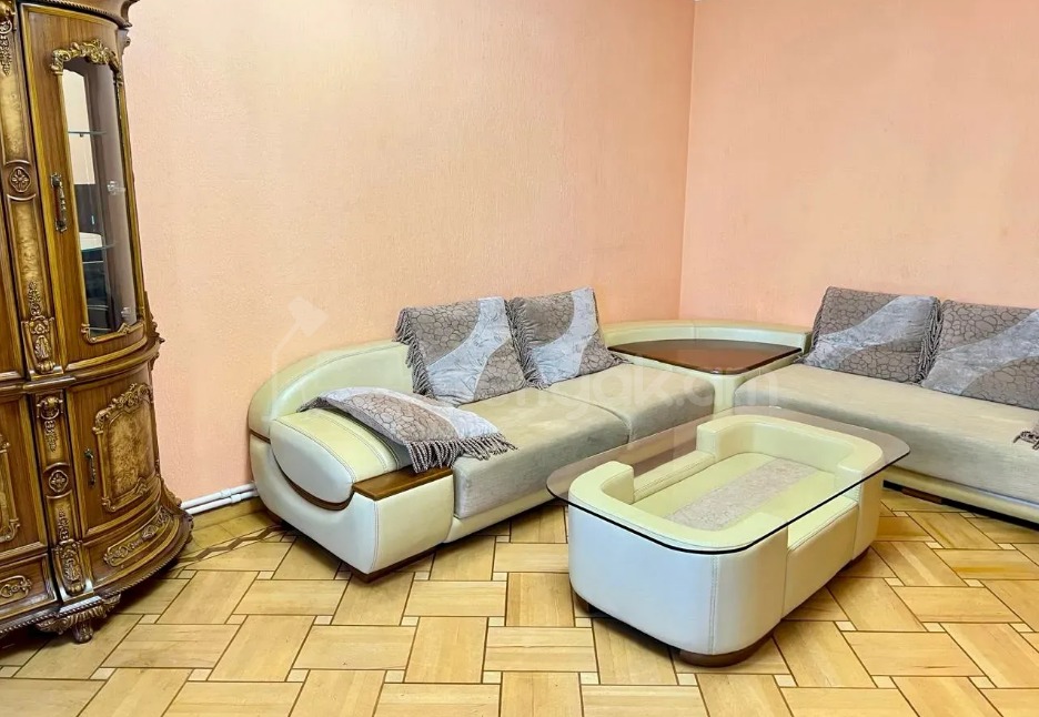 3 Սենյականոց Բնակարան Քարե Շենքում, 73քմ, 3/5 հարկ, Կապիտալ Վերանորոգված