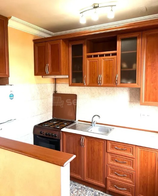 3 Սենյականոց Բնակարան Քարե Շենքում, 73քմ, 3/5 հարկ, Կապիտալ Վերանորոգված