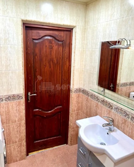 3 Սենյականոց Բնակարան Քարե Շենքում, 73քմ, 3/5 հարկ, Կապիտալ Վերանորոգված