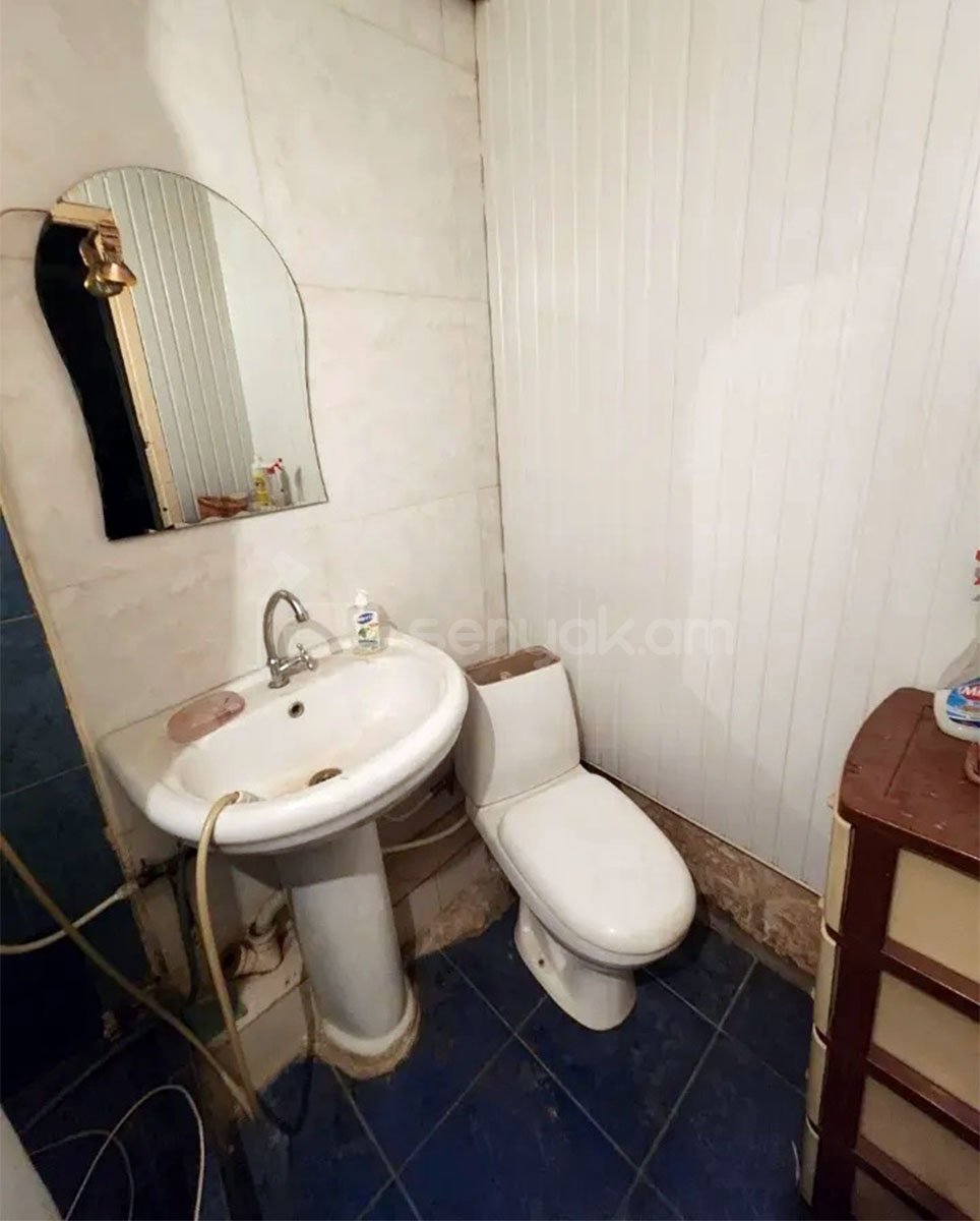 1 Սենյականոց Բնակարան, 42քմ, 5/9 հարկ, Պետական Վիճակում