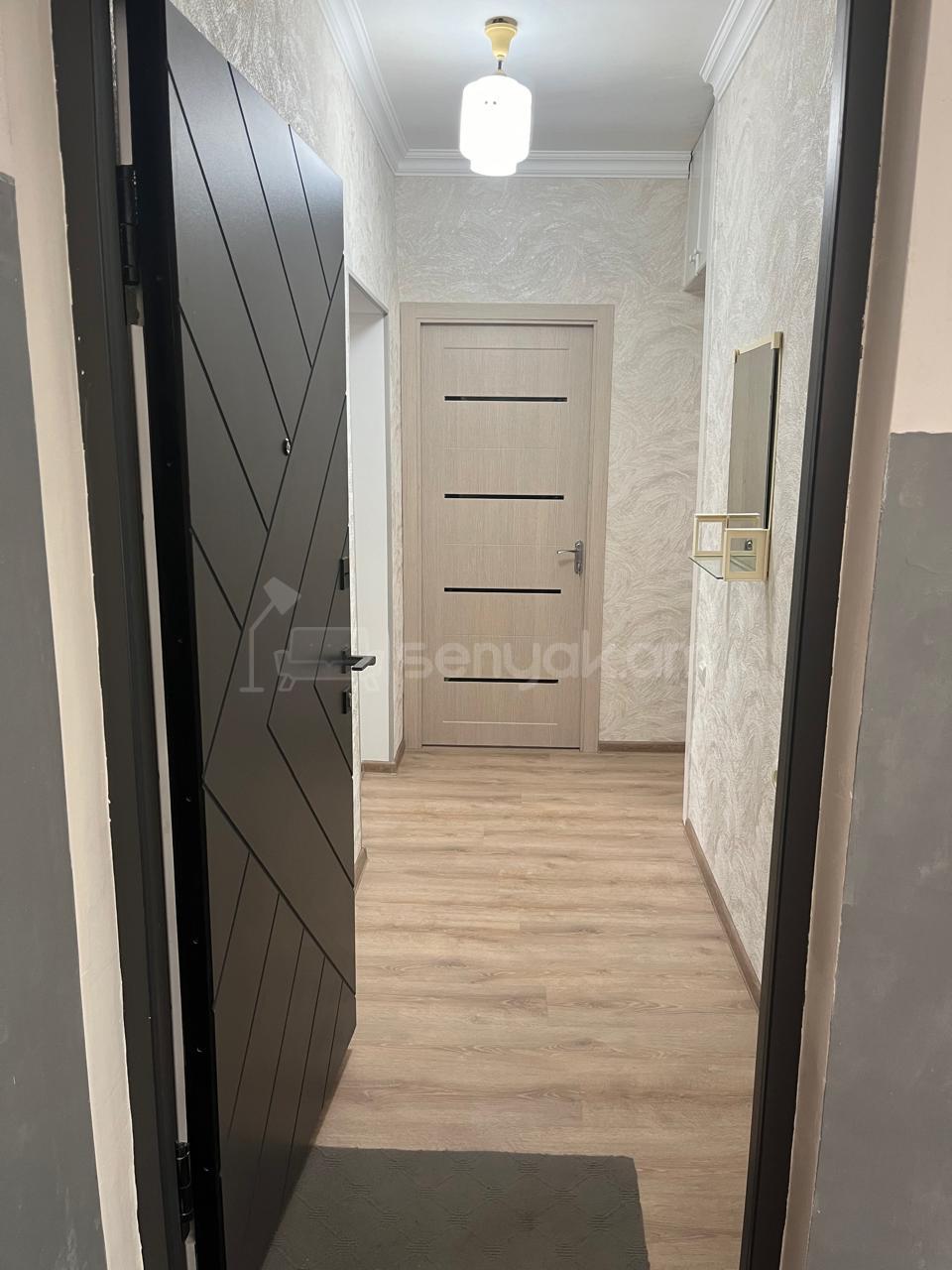 3 Սենյականոց Բնակարան Քարե Շենքում, 80քմ, 3/5 հարկ, Նորմալ Վիճակում, Կահավորված