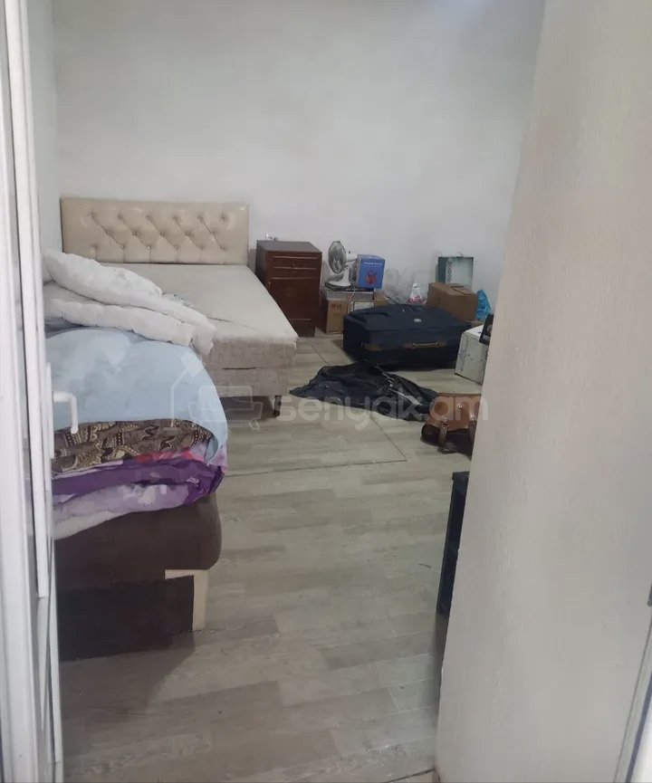 2 Սենյականոց Բնակարան Քարե Շենքում, 46քմ, 1/1 հարկ, Նորմալ Վիճակում, Կահավորված