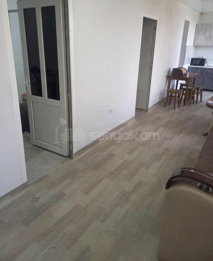 2 Սենյականոց Բնակարան Քարե Շենքում, 46քմ, 1/1 հարկ, Նորմալ Վիճակում, Կահավորված