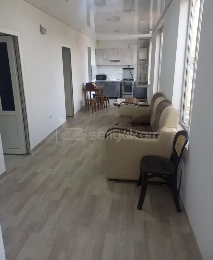 2 Սենյականոց Բնակարան Քարե Շենքում, 46քմ, 1/1 հարկ, Նորմալ Վիճակում, Կահավորված