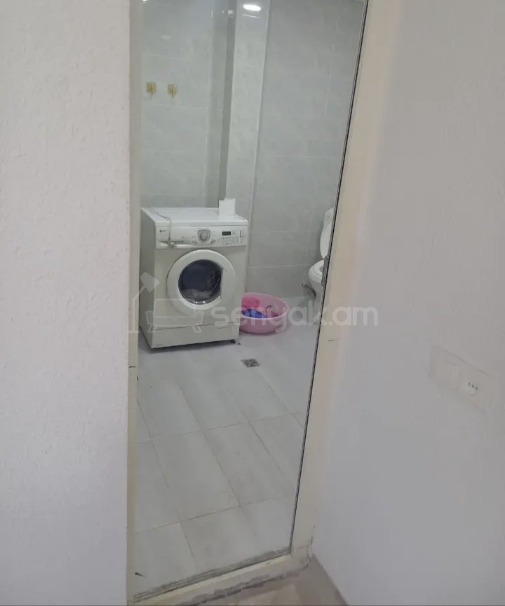 2 Սենյականոց Բնակարան Քարե Շենքում, 46քմ, 1/1 հարկ, Նորմալ Վիճակում, Կահավորված