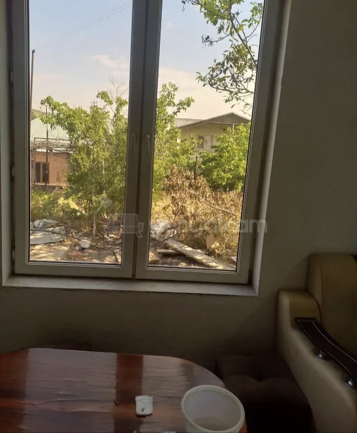 2 Սենյականոց Բնակարան Քարե Շենքում, 46քմ, 1/1 հարկ, Նորմալ Վիճակում, Կահավորված