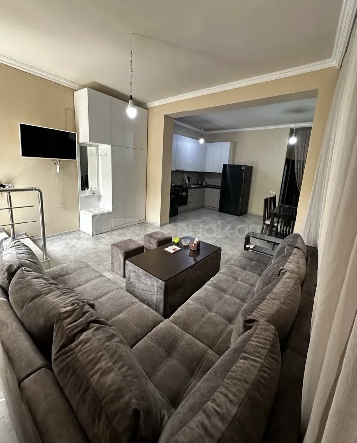 3 Սենյականոց Բնակարան Քարե Շենքում, 78քմ, 1/1 հարկ, Կապիտալ Վերանորոգված, Կահավորված, Արևկող