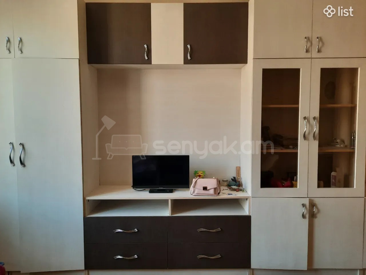 1 Սենյականոց Բնակարան Քարե Շենքում, 45քմ, 3/5 հարկ, Նորմալ Վիճակում, Կահավորված