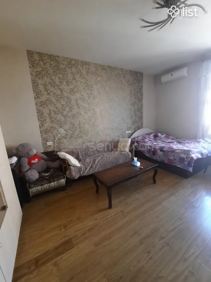 1 Սենյականոց Բնակարան Քարե Շենքում, 45քմ, 3/5 հարկ, Նորմալ Վիճակում, Կահավորված