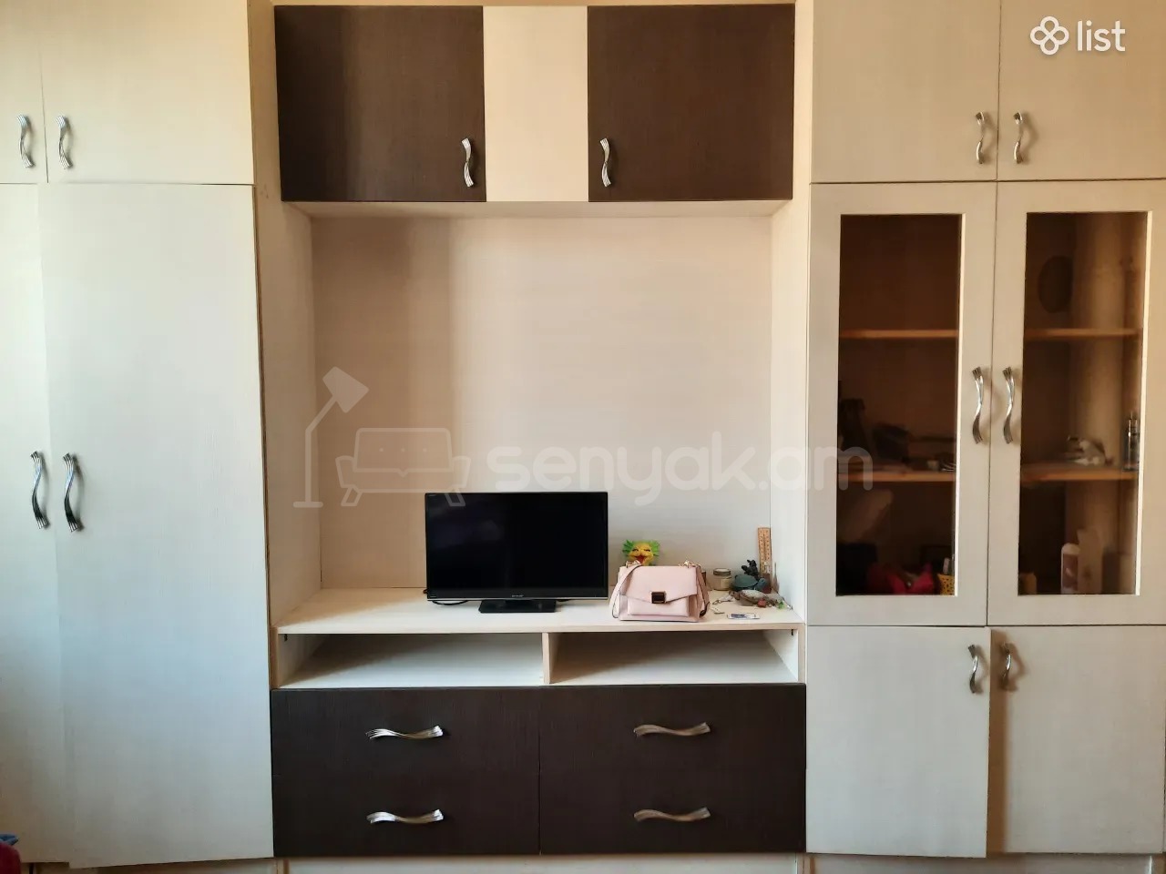 1 Սենյականոց Բնակարան Քարե Շենքում, 45քմ, 3/5 հարկ, Նորմալ Վիճակում, Կահավորված