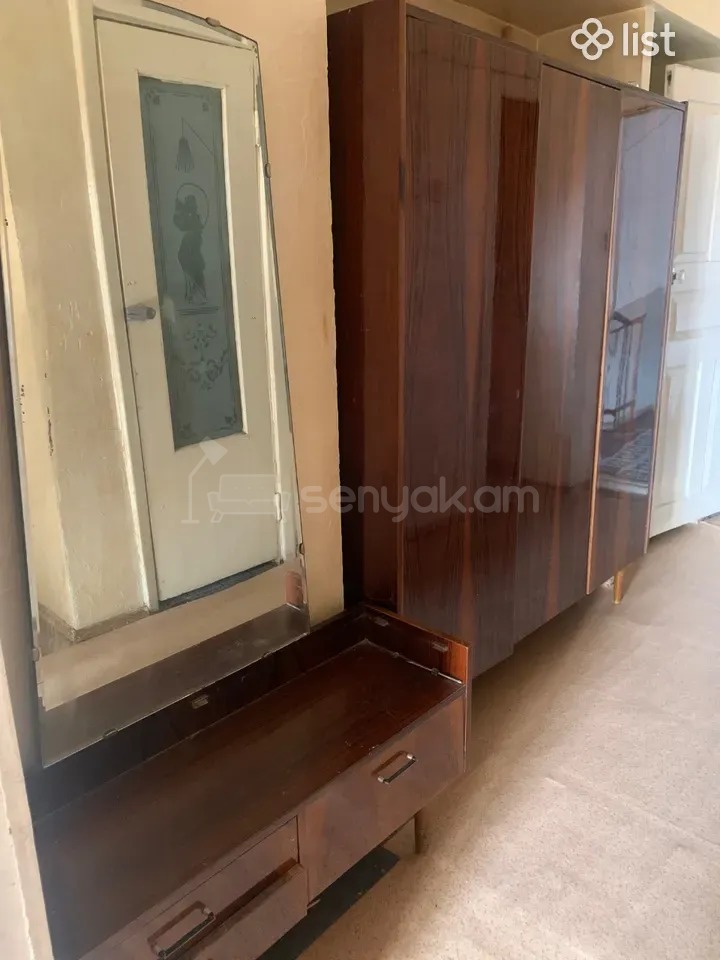 1 Սենյականոց Բնակարան Քարե Շենքում, 50քմ, 2/5 հարկ, Նորմալ Վիճակում, Կահավորված