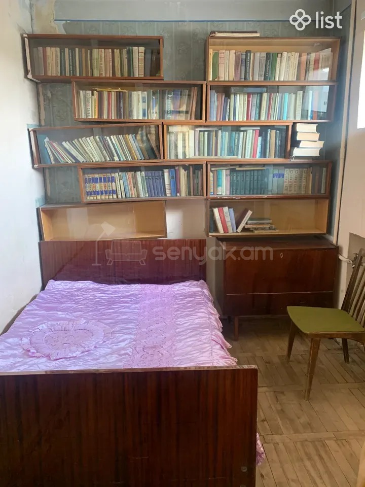 1 Սենյականոց Բնակարան Քարե Շենքում, 50քմ, 2/5 հարկ, Նորմալ Վիճակում, Կահավորված