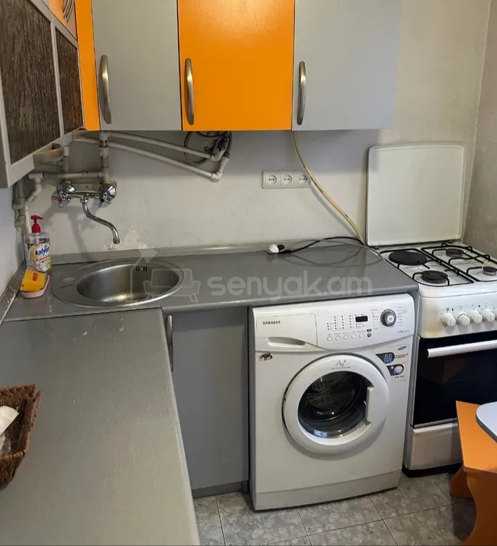 1 Սենյականոց Բնակարան Քարե Շենքում, 40քմ, 2/4 հարկ, Նորմալ Վիճակում, Կահավորված