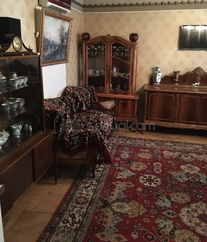 1 Սենյականոց Բնակարան Քարե Շենքում, 42քմ, 2/4 հարկ, Նորմալ Վիճակում, Կահավորված