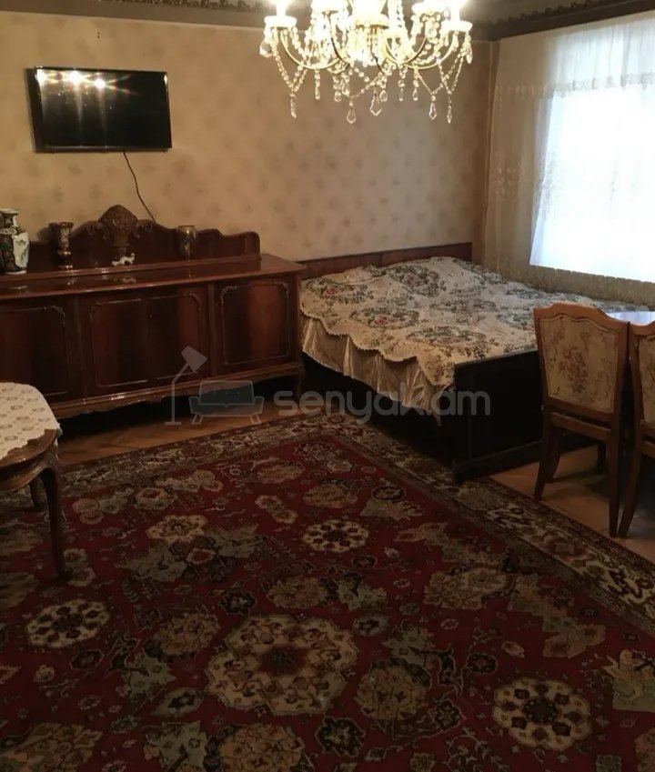 1 Սենյականոց Բնակարան Քարե Շենքում, 42քմ, 2/4 հարկ, Նորմալ Վիճակում, Կահավորված