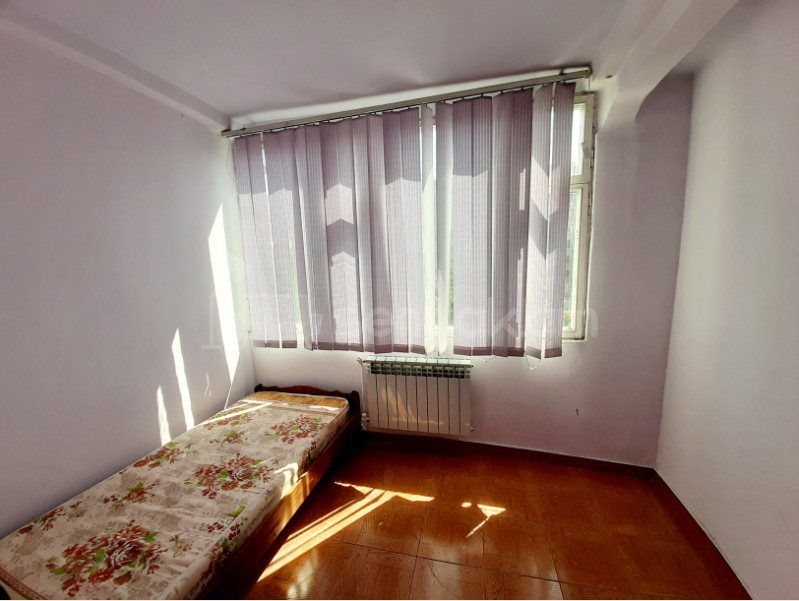 2 Սենյականոց Բնակարան Քարե Շենքում, 60քմ, 4/5 հարկ, Նորմալ Վիճակում, Կահավորված